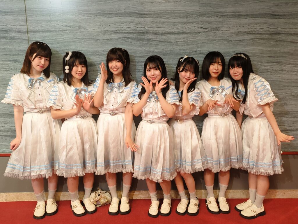 限りなく白くのメンバー全員の写真